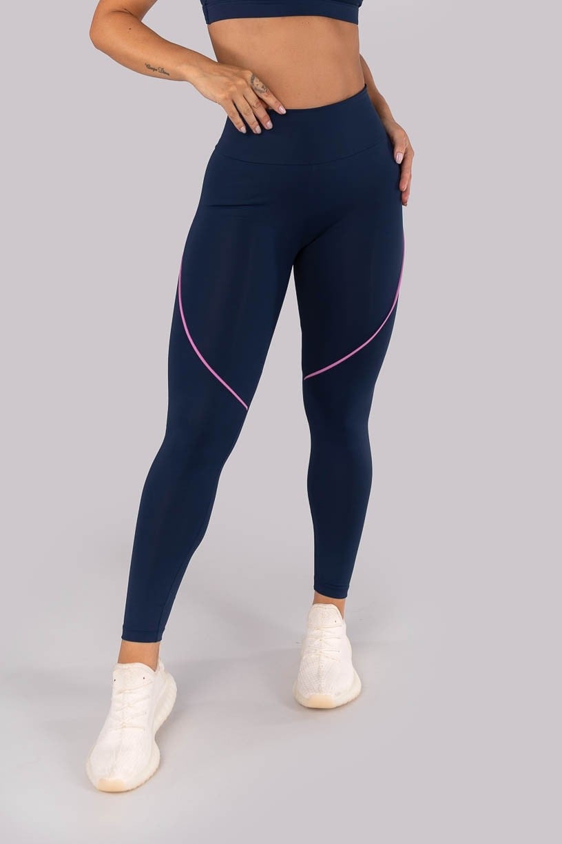 K4561-A_Calca_Legging_com_Vivos_Contrastantes_e_Bolso_no_Cos_Azul_Marinho__Violet__Ref:_K4561-A