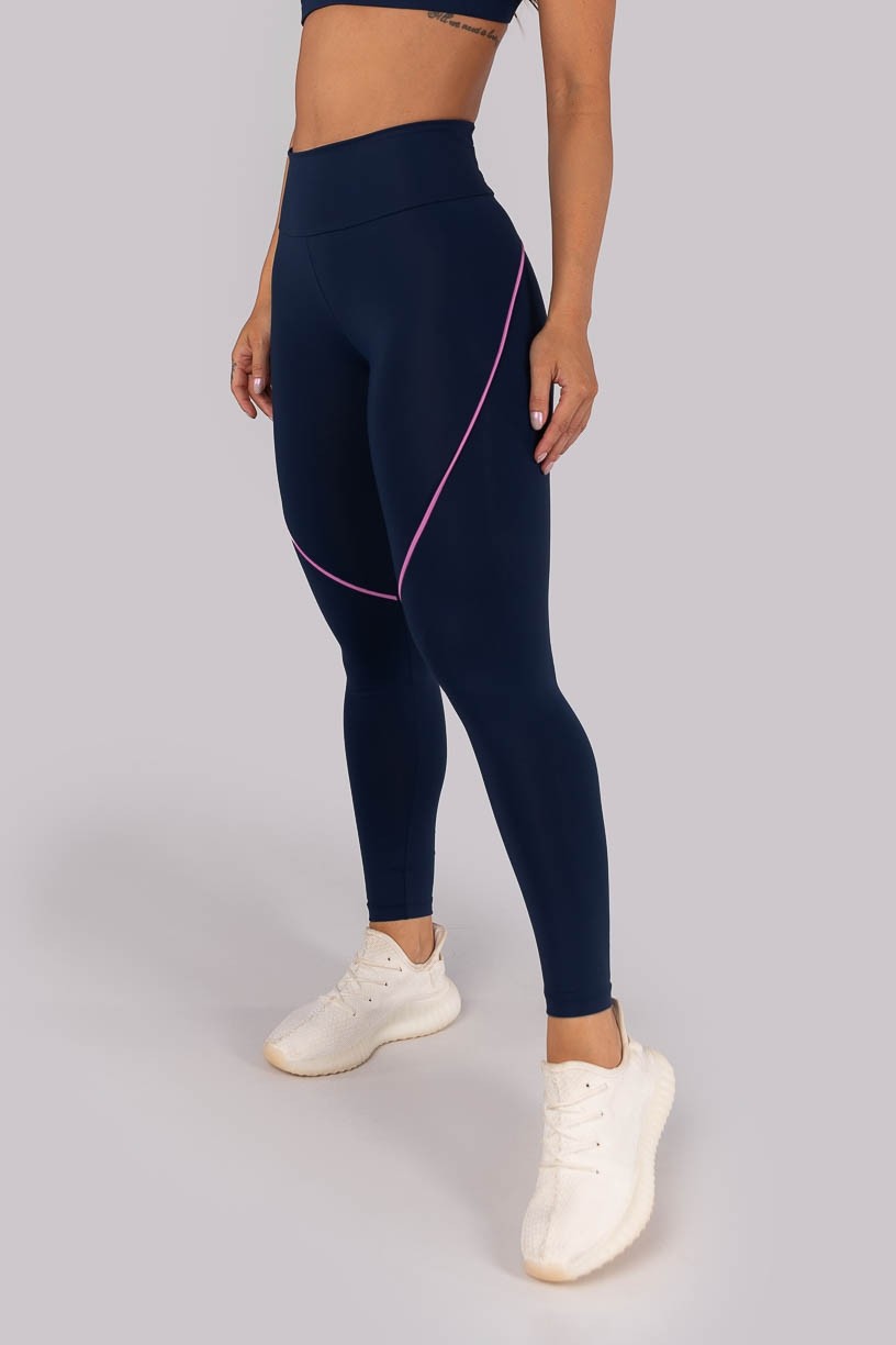 K4561-A_Calca_Legging_com_Vivos_Contrastantes_e_Bolso_no_Cos_Azul_Marinho__Violet__Ref:_K4561-A