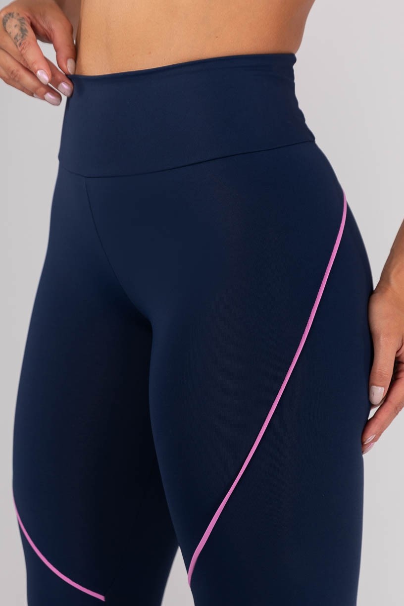 K4561-A_Calca_Legging_com_Vivos_Contrastantes_e_Bolso_no_Cos_Azul_Marinho__Violet__Ref:_K4561-A