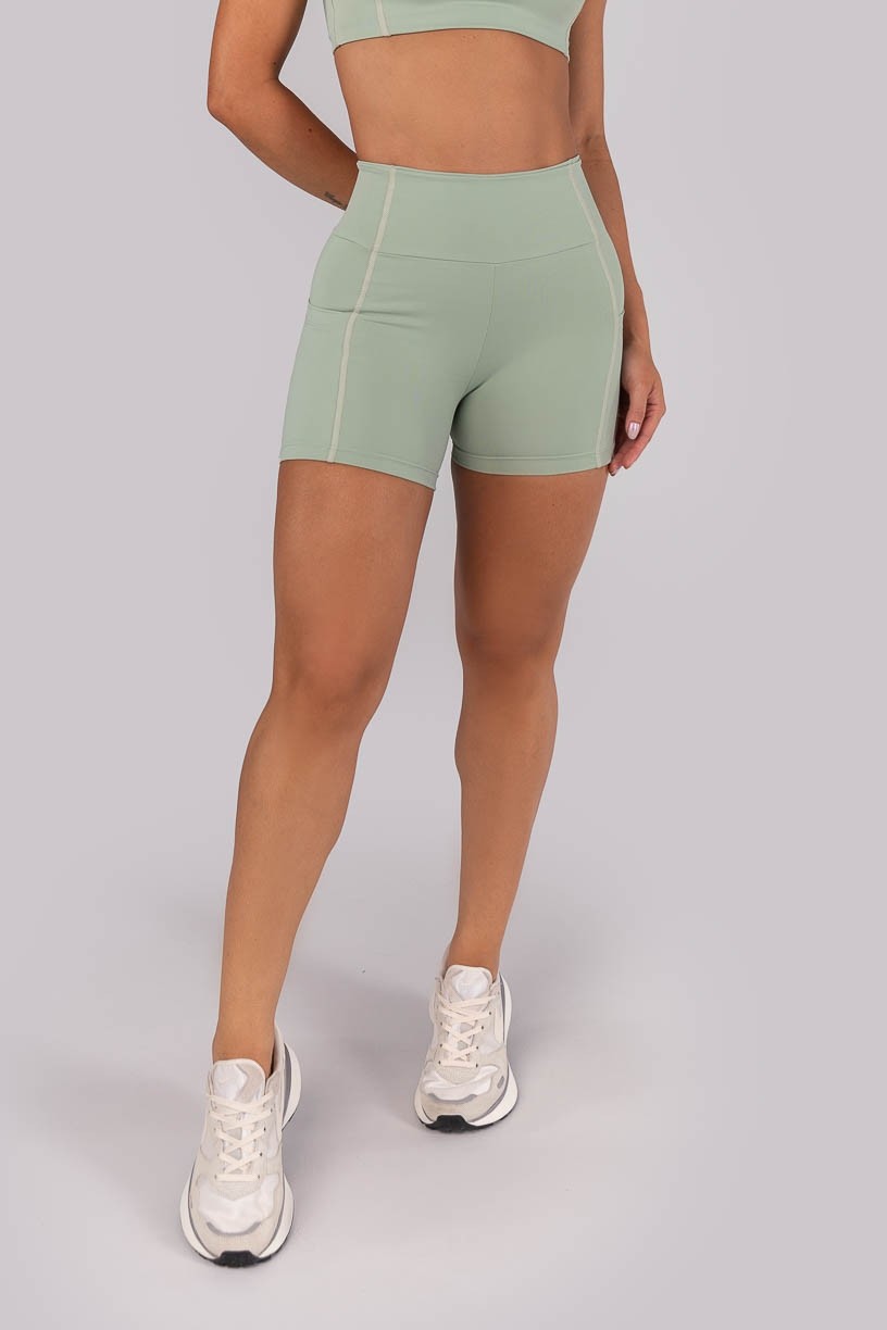 K4565-B_Short_com_Bolsos_e_Cobertura_Contrastante_Verde_Claro__Ref:_K4565-B