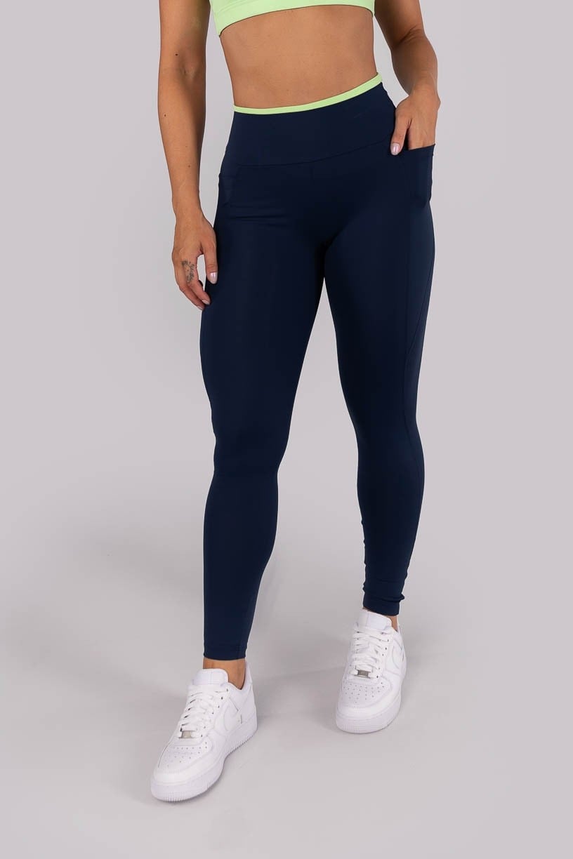 K4567-A_Calca_Legging_com_Bolsos_e_Cos_de_Vira_Azul_Marinho__Verde__Ref:_K4567-A