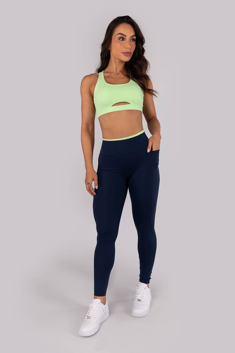 K4567-A_Calca_Legging_com_Bolsos_e_Cos_de_Vira_Azul_Marinho__Verde__Ref:_K4567-A