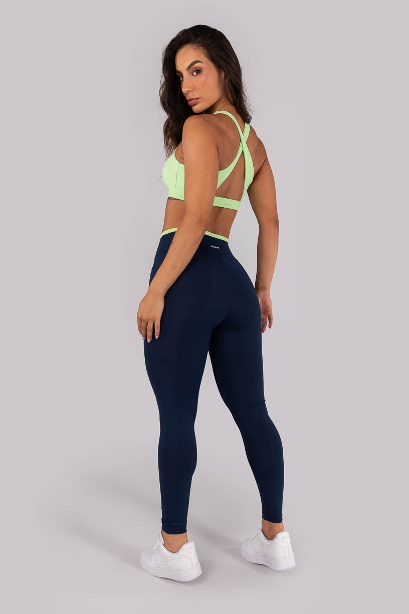 K4567-A_Calca_Legging_com_Bolsos_e_Cos_de_Vira_Azul_Marinho__Verde__Ref:_K4567-A