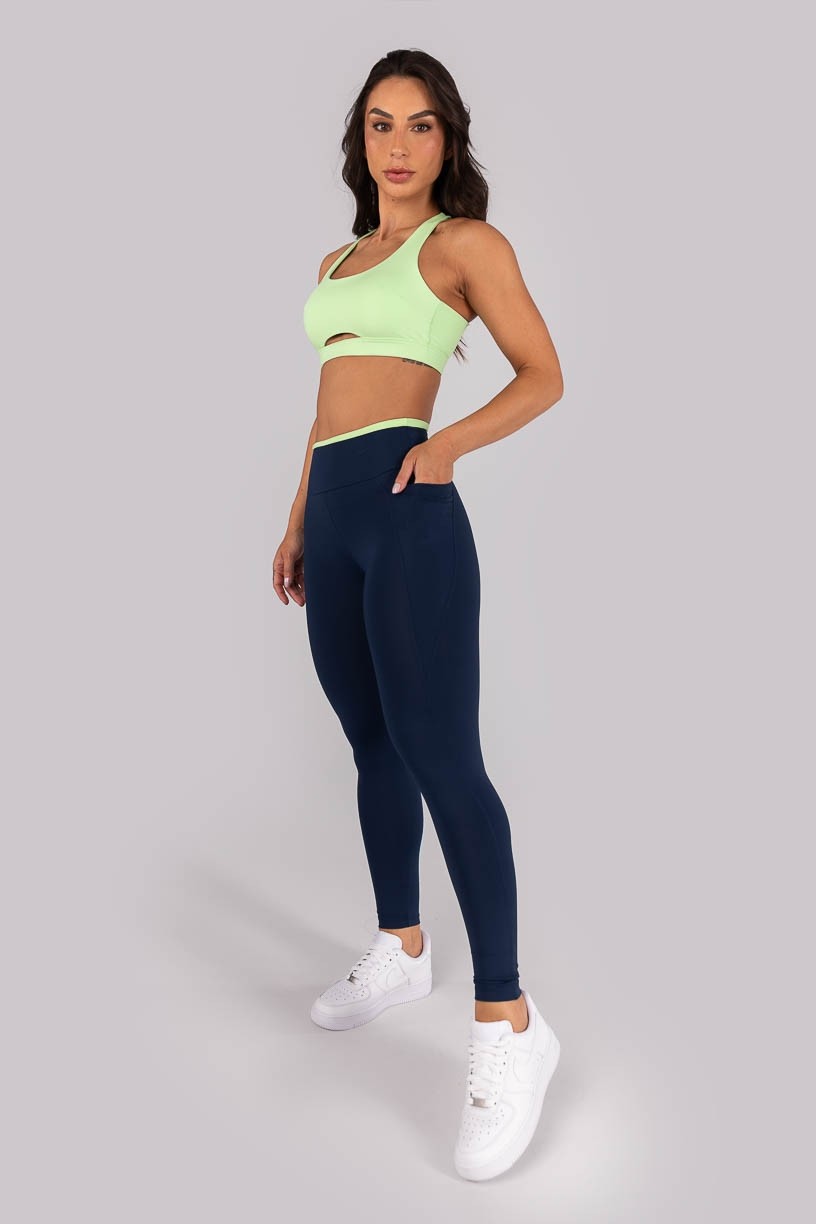 K4567-A_Calca_Legging_com_Bolsos_e_Cos_de_Vira_Azul_Marinho__Verde__Ref:_K4567-A