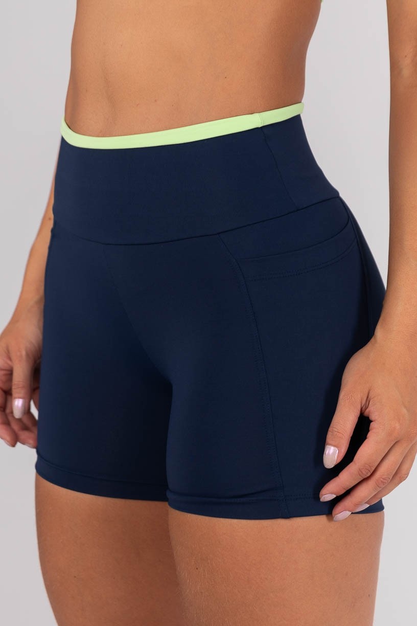 K4568-A_Short_com_Bolsos_e_Cos_de_Vira_Azul_Marinho__Verde__Ref:_K4568-A
