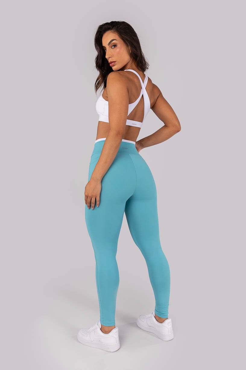 K4567-B_Calca_Legging_com_Bolsos_e_Cos_de_Vira_Brisa__Branco__Ref:_K4567-B