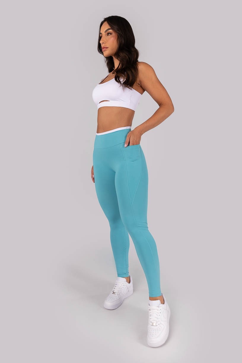 K4567-B_Calca_Legging_com_Bolsos_e_Cos_de_Vira_Brisa__Branco__Ref:_K4567-B