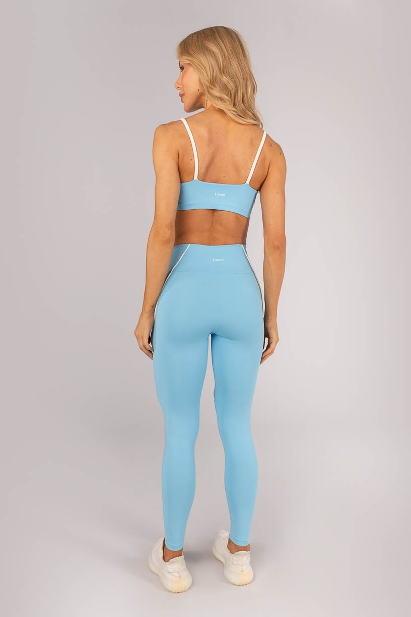 K4589-A_Calca_Legging_com_Bolso_e_Vivo_nas_Laterais_Azul_Ceu__Off-White__Ref:_K4589-A