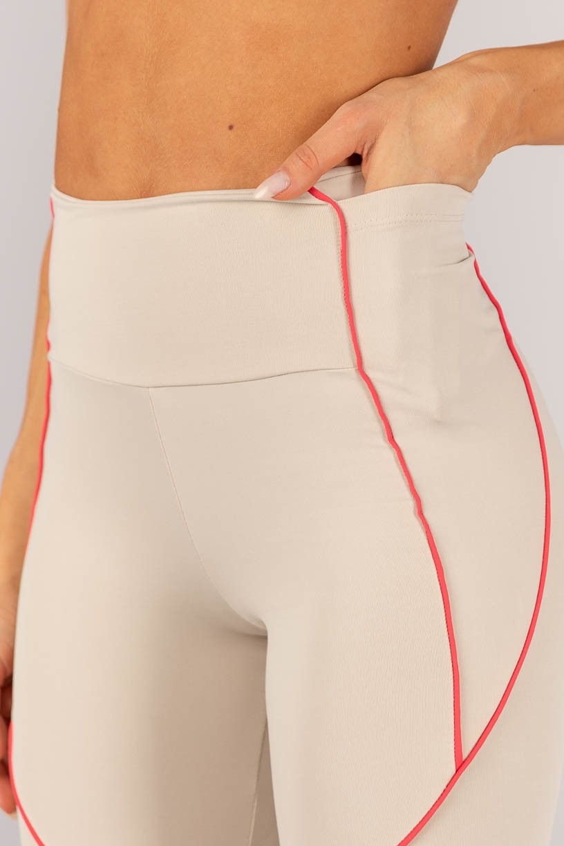 K4589-B_Calca_Legging_com_Bolso_e_Vivo_nas_Laterais_Bege__Rosa_Pink__Ref:_K4589-B