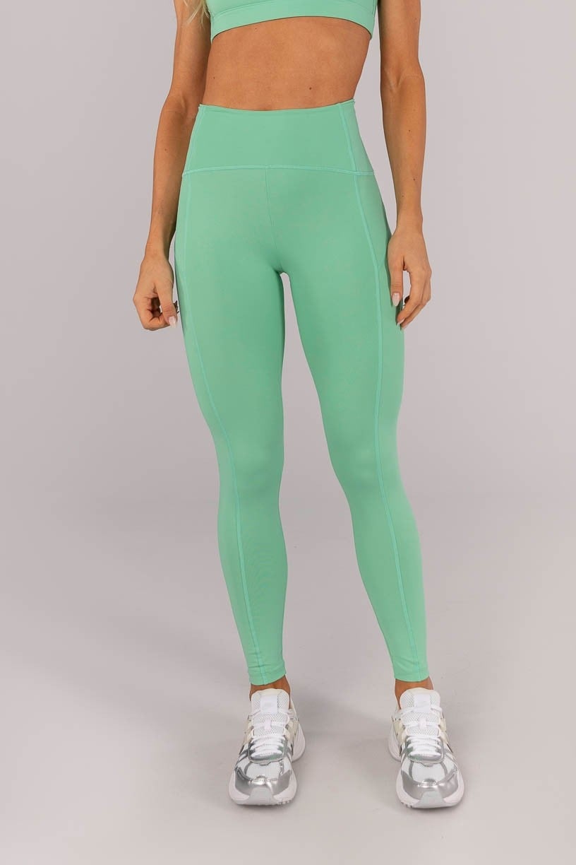 K4592-B_Calca_Legging_com_Bolsos_na_Lateral_Cos_Verde_Menta__Ref:_K4592-B