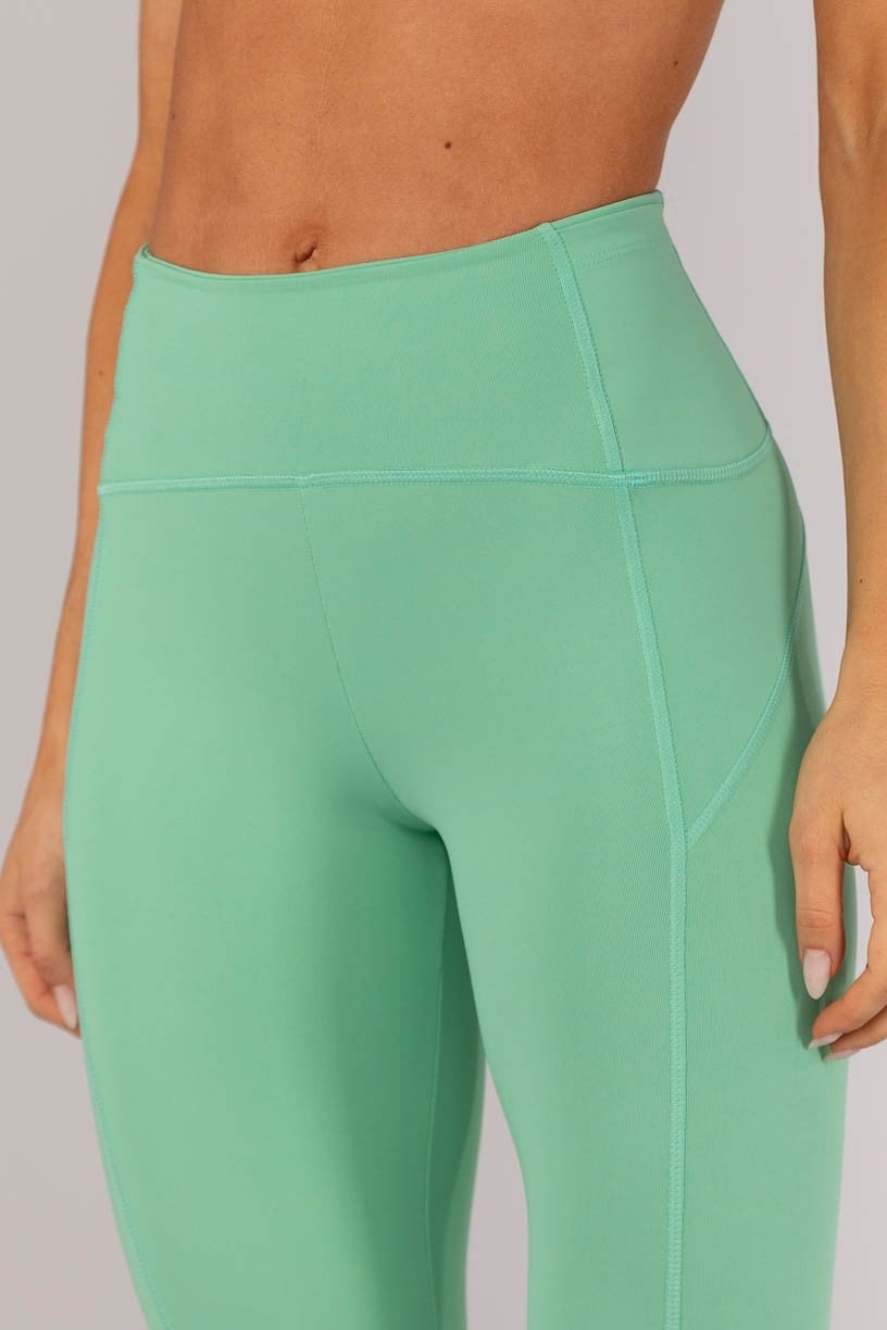 K4592-B_Calca_Legging_com_Bolsos_na_Lateral_Cos_Verde_Menta__Ref:_K4592-B
