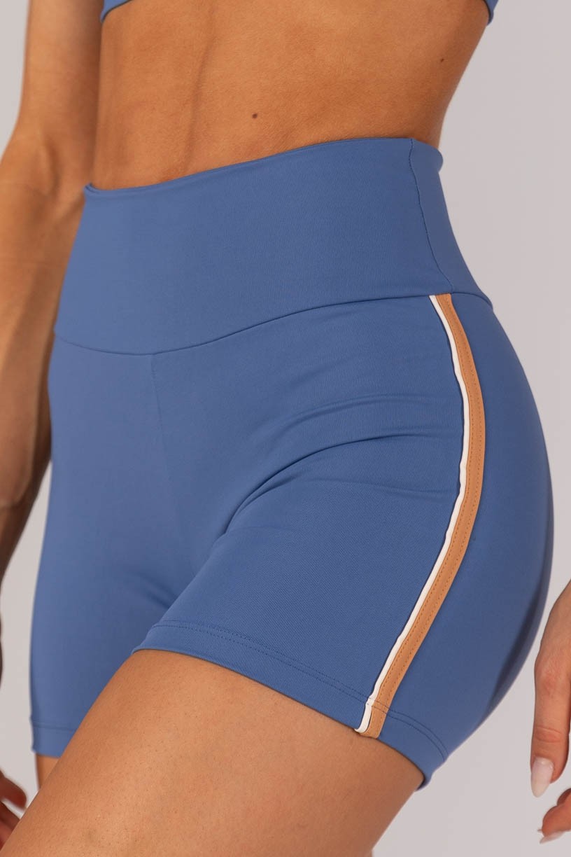 K4596-B_Short_Tricolor_com_Vivo_no_Chapado_Sereno__Frape__Off-White__Ref:_K4596-B