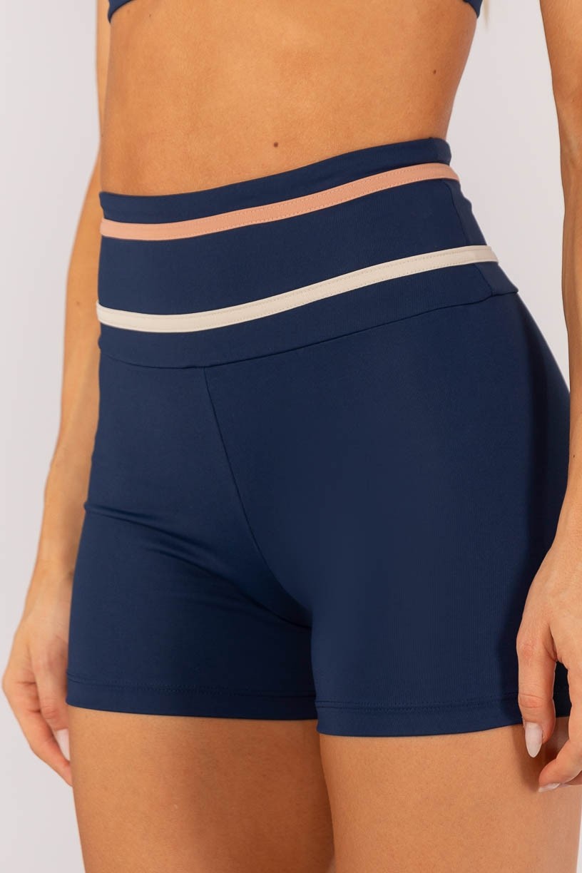 K4605-A_Short_com_Chapados_no_Cos_Azul_Marinho__Nude__Bege__Ref:_K4605-A