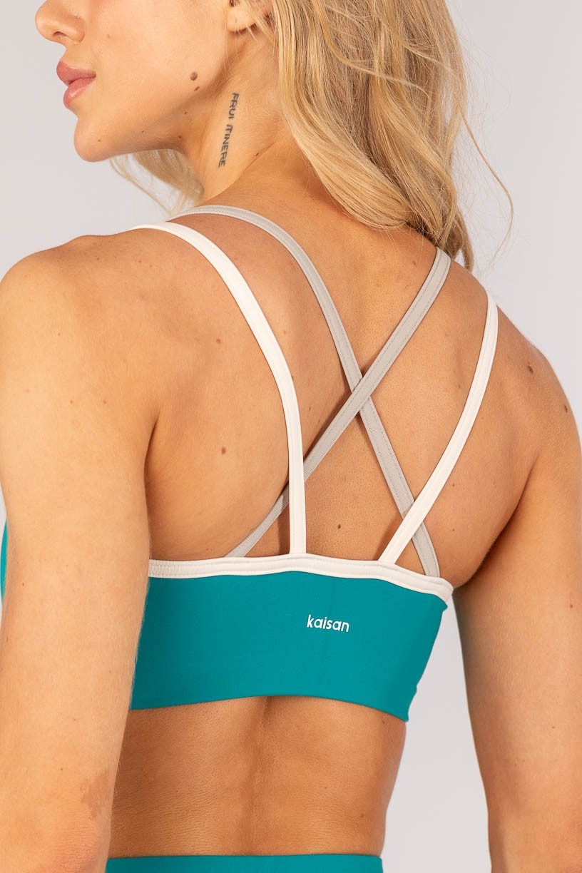 K4603-B_Top_com_Recortes_e_Alcas_Duplas_Jade__Bege_Acinzentado__Off-White__Ref:_K4603-B