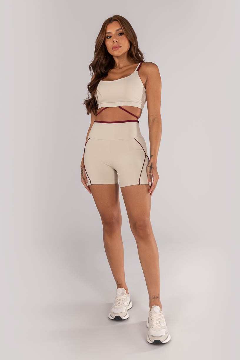 K4616-A_Short_com_Detalhe_Vivo_e_Vira_Off-White__Vinho__Ref:_K4616-A