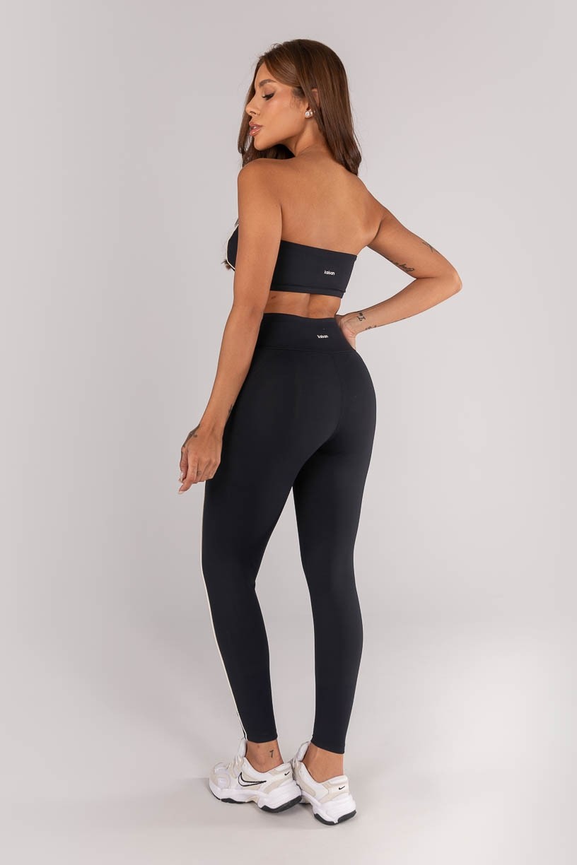 K4618-A_Calca_Legging_com_Cos_Transpassado_e_Bolsos_com_Vivo_Preto__Vanilla__Ref:_K4618-A