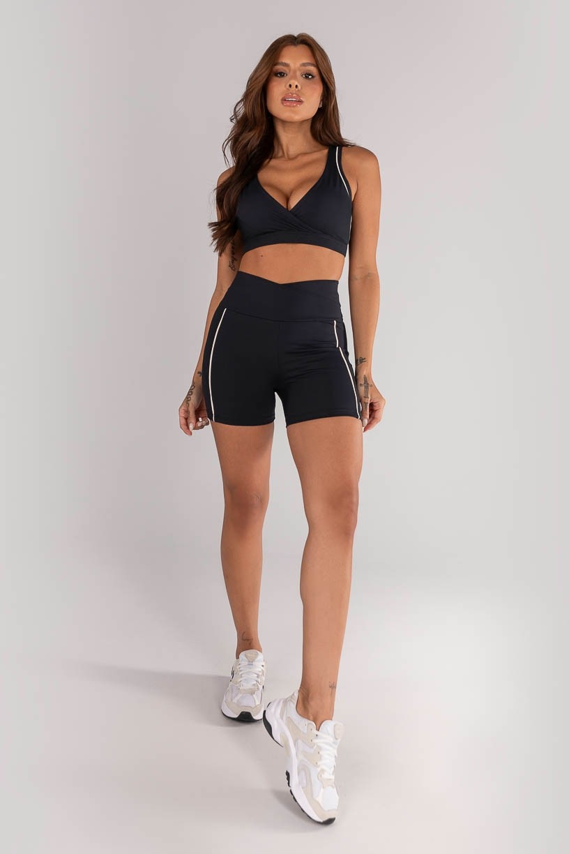 K4620-A_Short_com_Cos_Transpassado_e_Bolsos_com_Vivo_Preto__Vanilla__Ref:_K4620-A