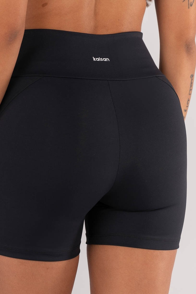 K4620-A_Short_com_Cos_Transpassado_e_Bolsos_com_Vivo_Preto__Vanilla__Ref:_K4620-A