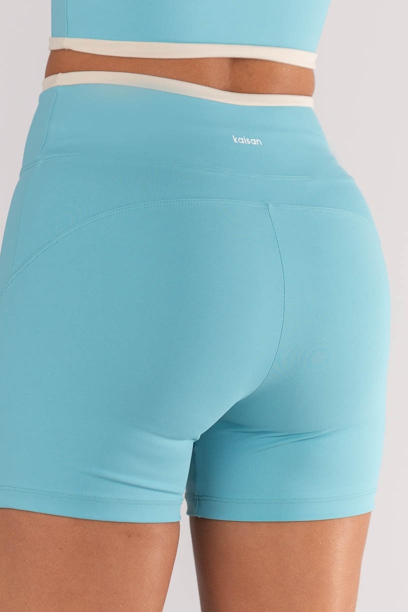 K4623-A_Short_com_Recortes_e_Vira_Brisa__Off-White__Ref:_K4623-A