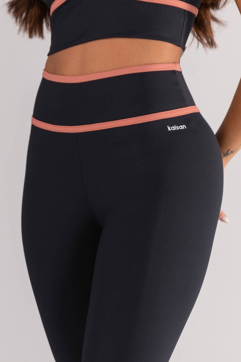 K4625-A_Calca_Legging_com_Passante_no_Cos_Preto__Telha__Ref:_K4625-A