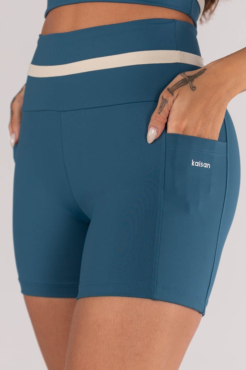 K4634-C_Short_com_Recorte_no_Cos_e_Bolsos_Azul_Petroleo__Off-White__Ref:_K4634-C