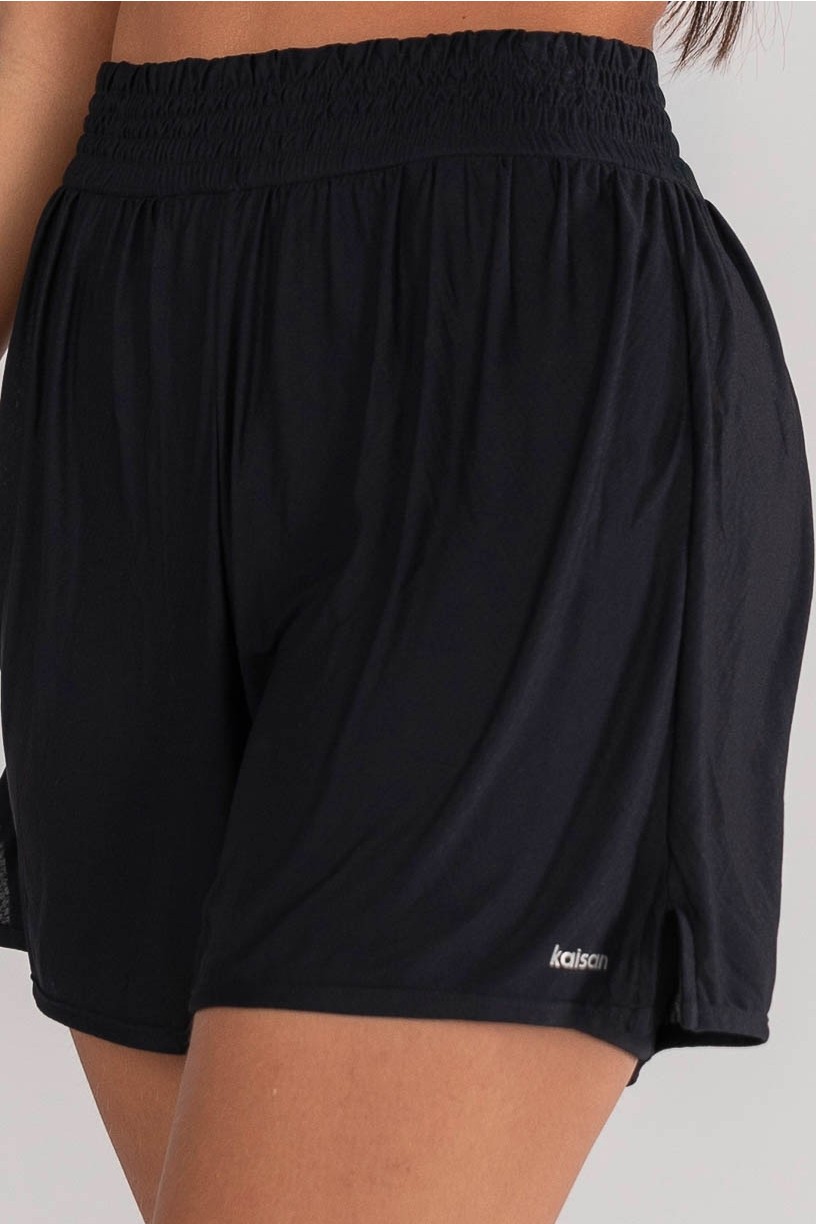 K4639-A_Short_Soltinho_com_Bolsos_e_Abertura_na_Barra_Preto__Ref:_K4639-A