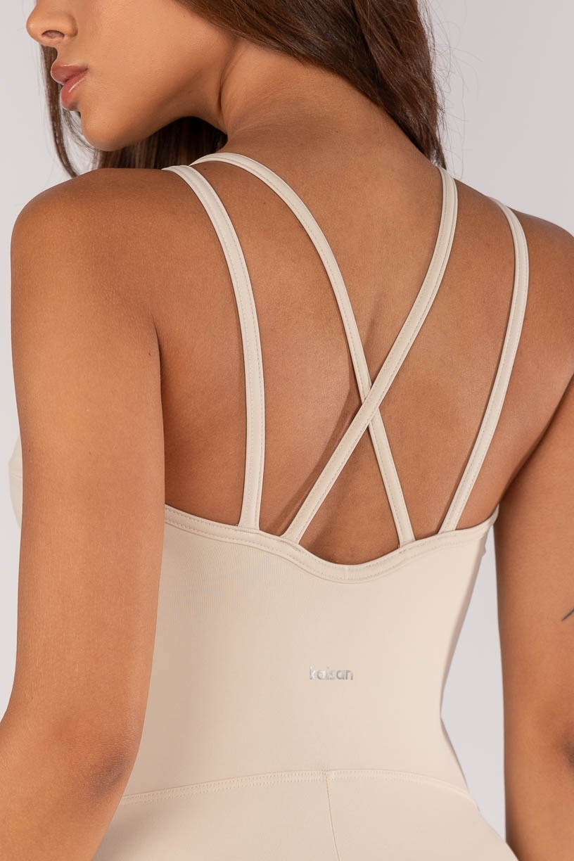 K4640-C_Macaquinho_com_Decote_Halter_com_Alcas_Duplas_Off-White__Ref:_K4640-C