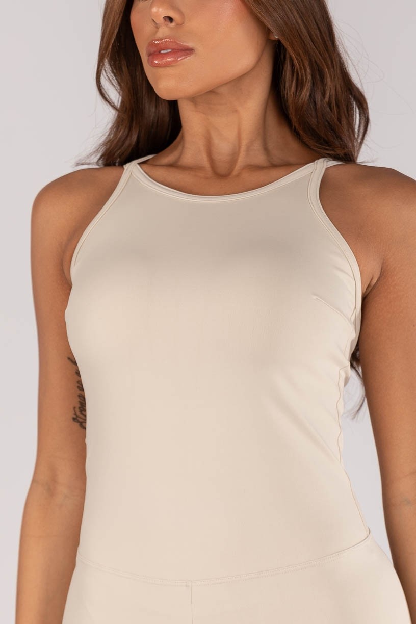 K4640-C_Macaquinho_com_Decote_Halter_com_Alcas_Duplas_Off-White__Ref:_K4640-C