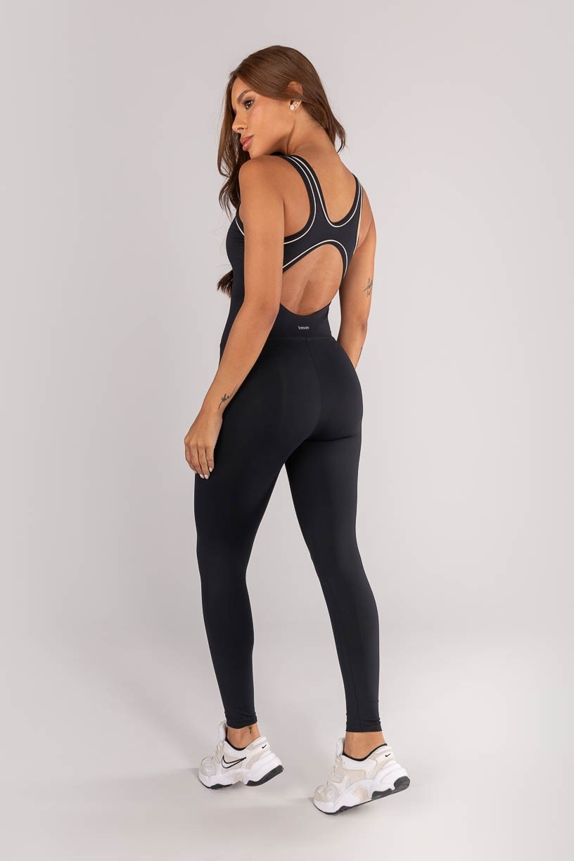 K4641-A_Macacao_com_Alcas_Largas_Vivo_e_Costas_Abertas_Preto__Off-White__Ref:_K4641-A