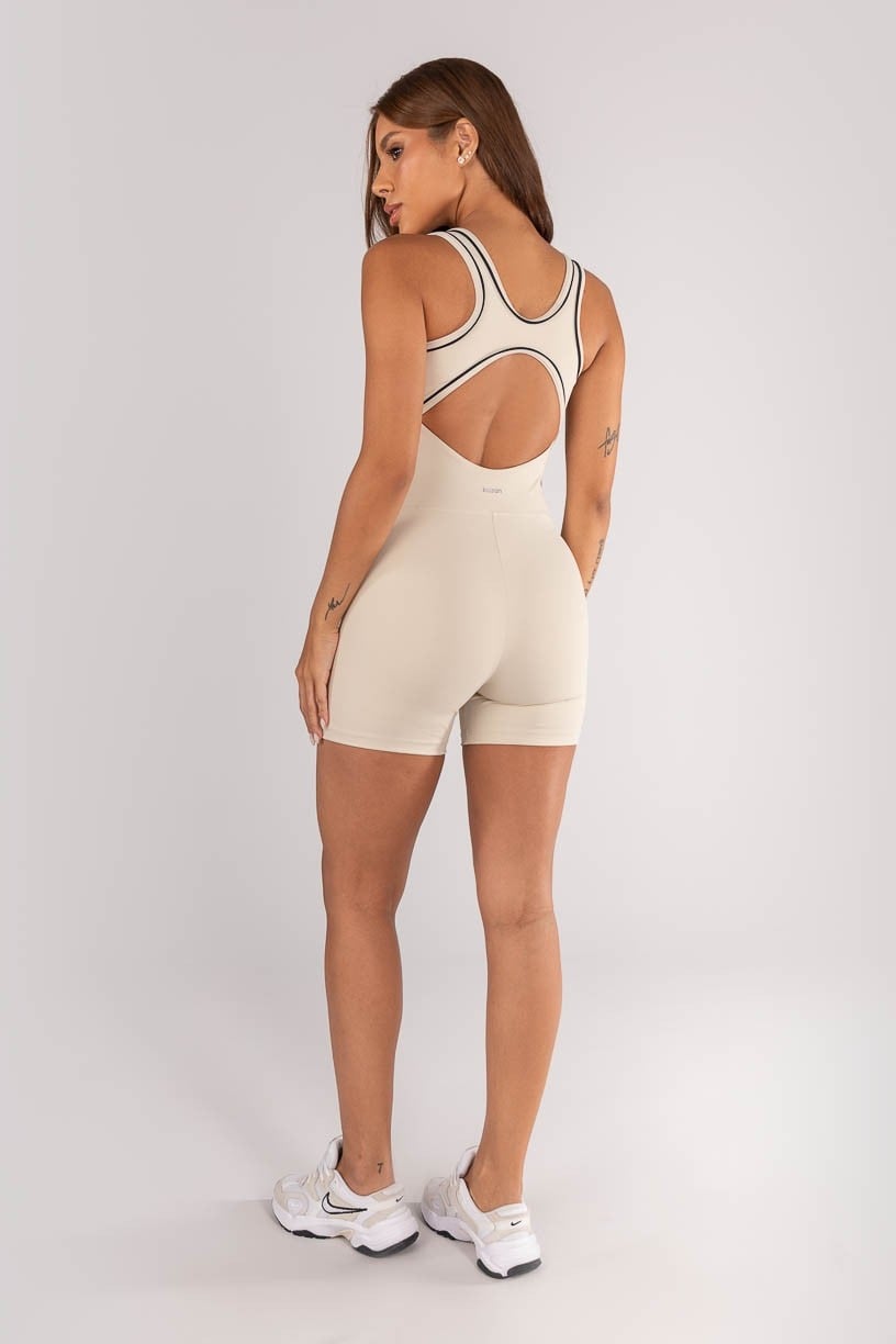 K4642-B_Macaquinho_Curto_com_Alcas_Largas_Vivo_e_Costas_Abertas_Off-White__Preto__Ref:_K4642-B