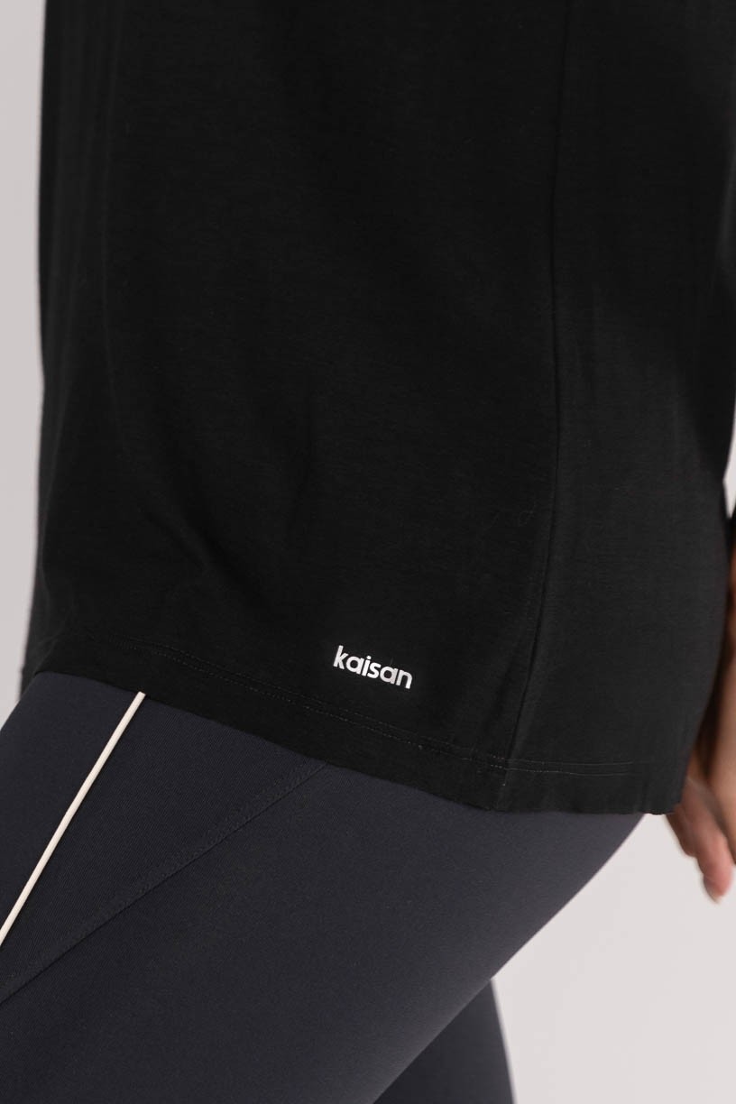 K4644-A_Camiseta_com_Abertura_nas_Costas_Preto__Ref:_K4644-A