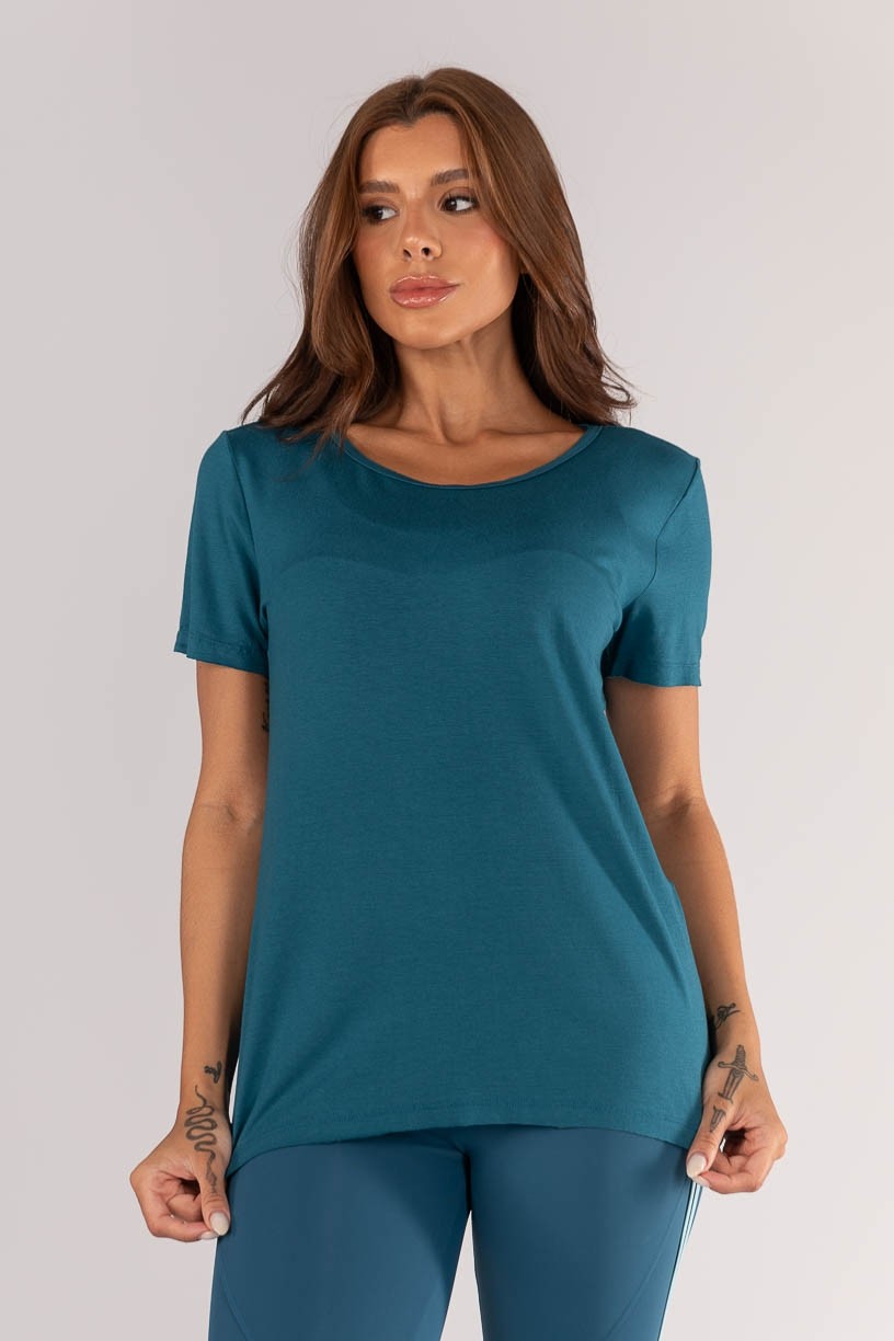 K4644-B_Camiseta_com_Abertura_nas_Costas_Azul_Petroleo__Ref:_K4644-B