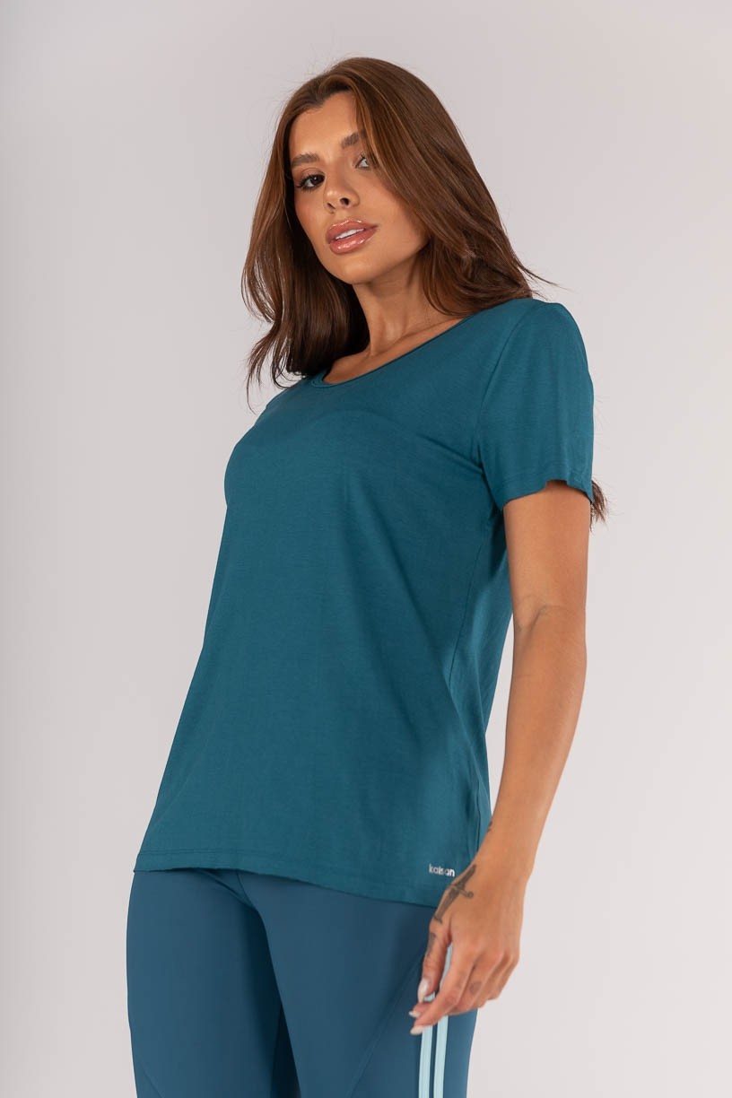 K4644-B_Camiseta_com_Abertura_nas_Costas_Azul_Petroleo__Ref:_K4644-B