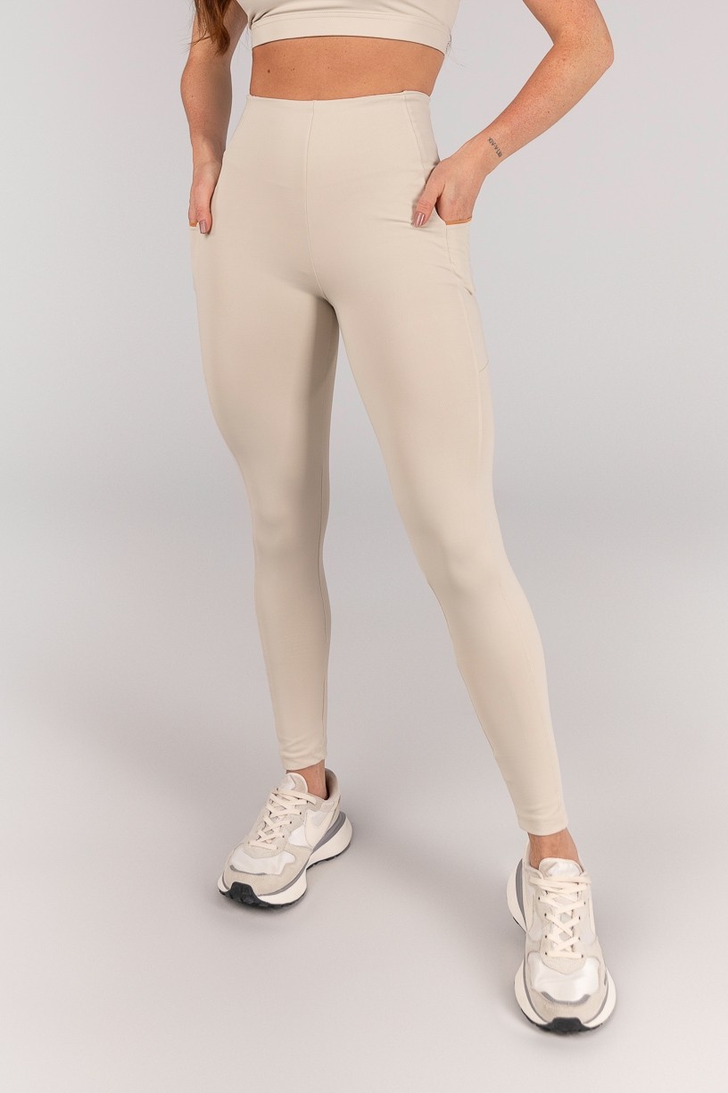 K4662-A_Calca_Legging_sem_Cos_Aparente_e_Bolsos_Off-White__Caramelo__Ref:_K4662-A