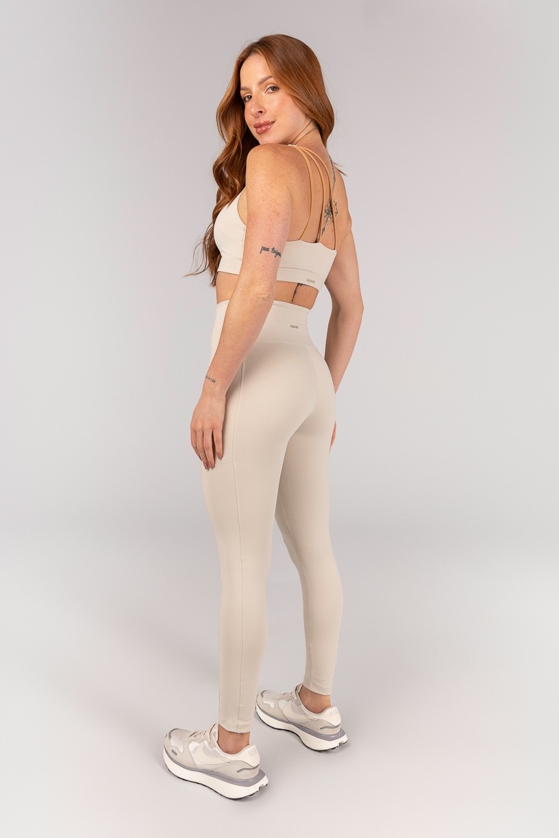 K4662-A_Calca_Legging_sem_Cos_Aparente_e_Bolsos_Off-White__Caramelo__Ref:_K4662-A
