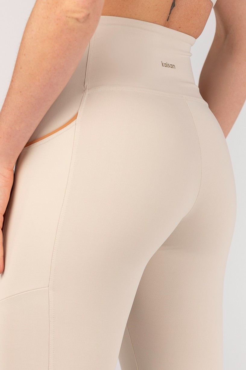 K4662-A_Calca_Legging_sem_Cos_Aparente_e_Bolsos_Off-White__Caramelo__Ref:_K4662-A