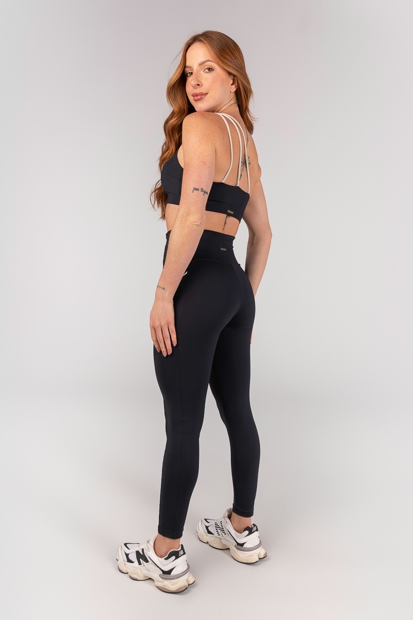 K4662-B_Calca_Legging_sem_Cos_Aparente_e_Bolsos_Preto__Off-White__Ref:_K4662-B