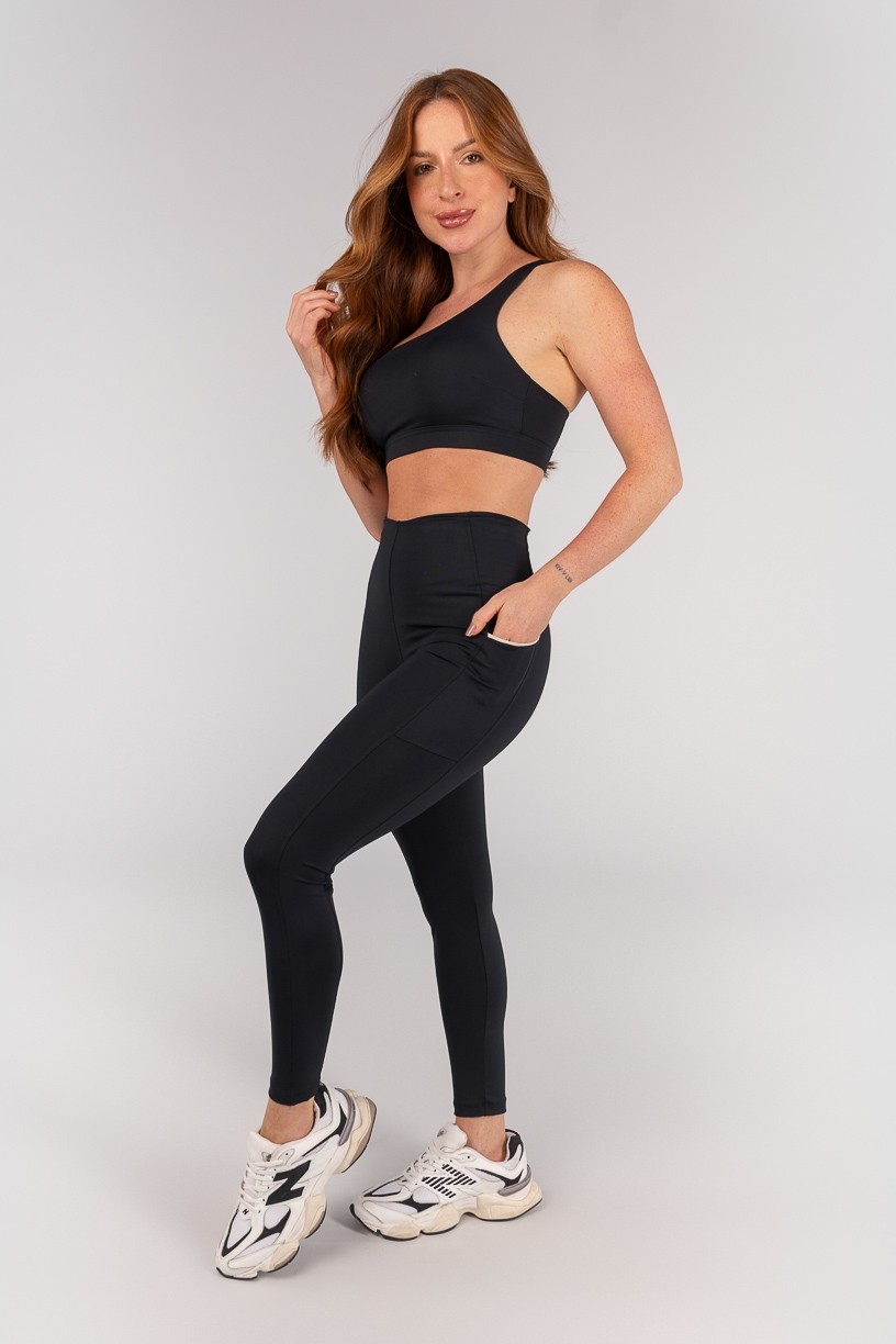 K4662-B_Calca_Legging_sem_Cos_Aparente_e_Bolsos_Preto__Off-White__Ref:_K4662-B