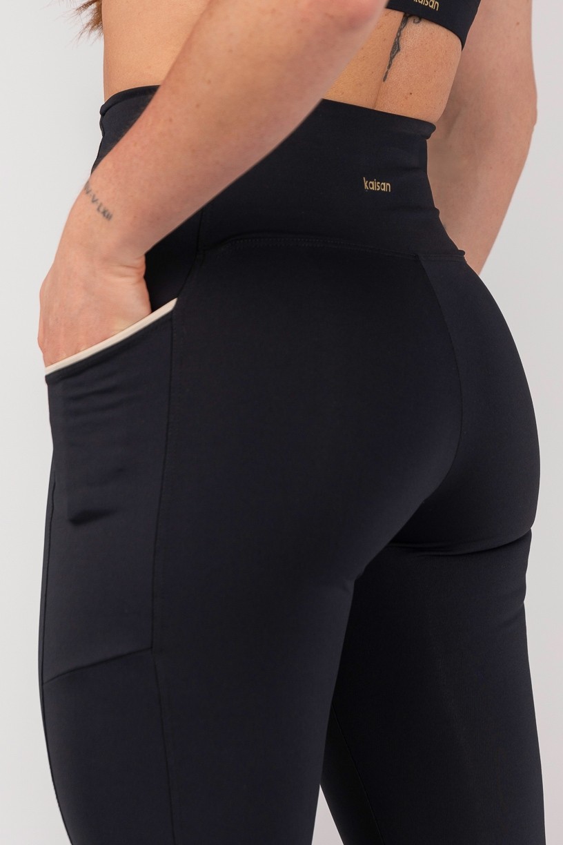 K4662-B_Calca_Legging_sem_Cos_Aparente_e_Bolsos_Preto__Off-White__Ref:_K4662-B