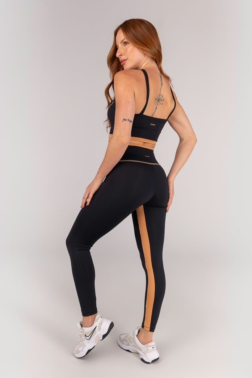 K4667-A_Calca_Legging_com_Vira_e_Recorte_Entrepernas_Preto__Caramelo__Ref:_K4667-A