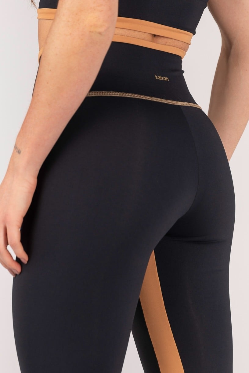 K4667-A_Calca_Legging_com_Vira_e_Recorte_Entrepernas_Preto__Caramelo__Ref:_K4667-A