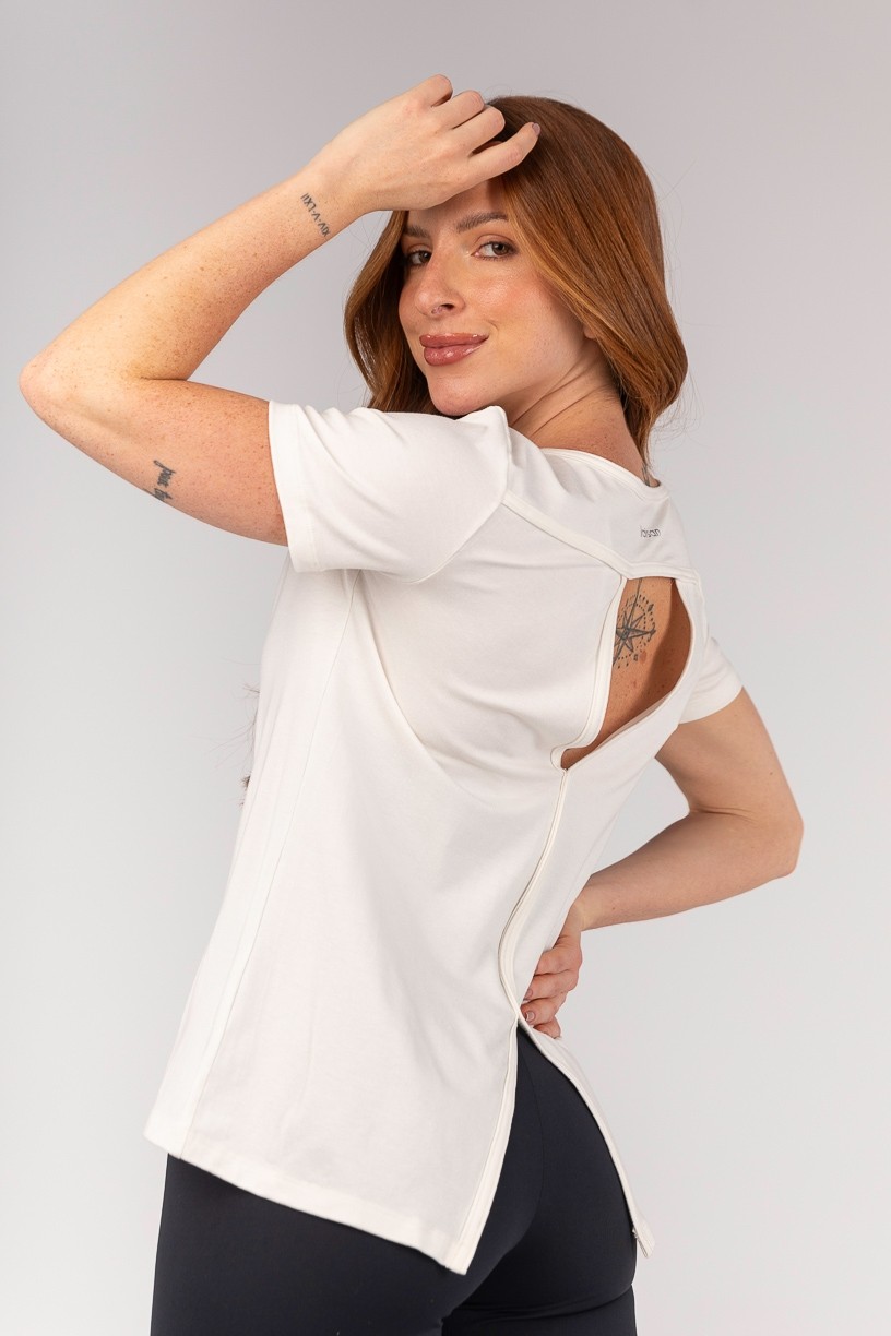 K4673-B_Camiseta_com_Abertura_nas_Costas_Off-White__Ref:_K4673-B