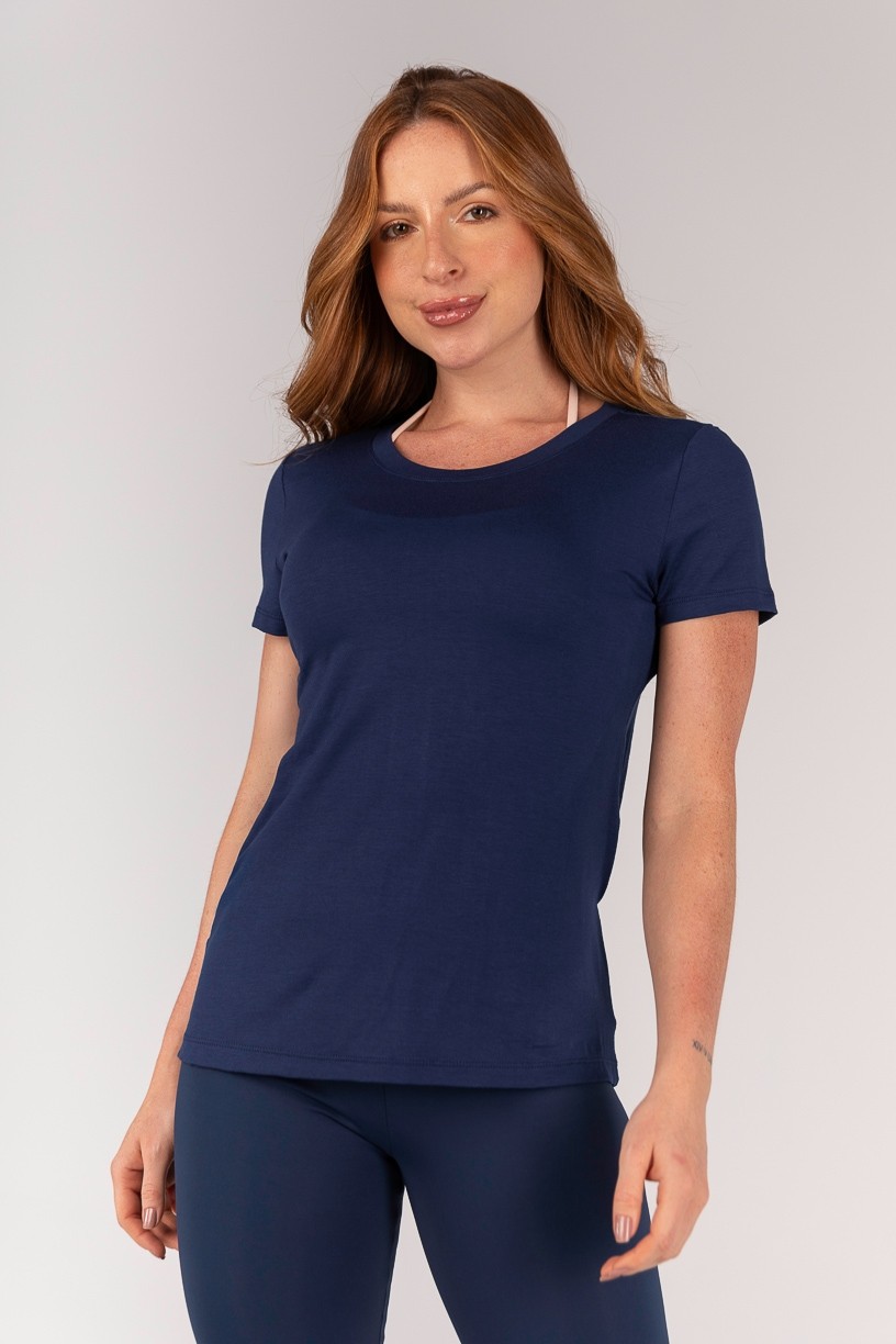K4675-B_Camiseta_com_Abertura_nas_Costas_Azul_Marinho__Ref:_K4675-B