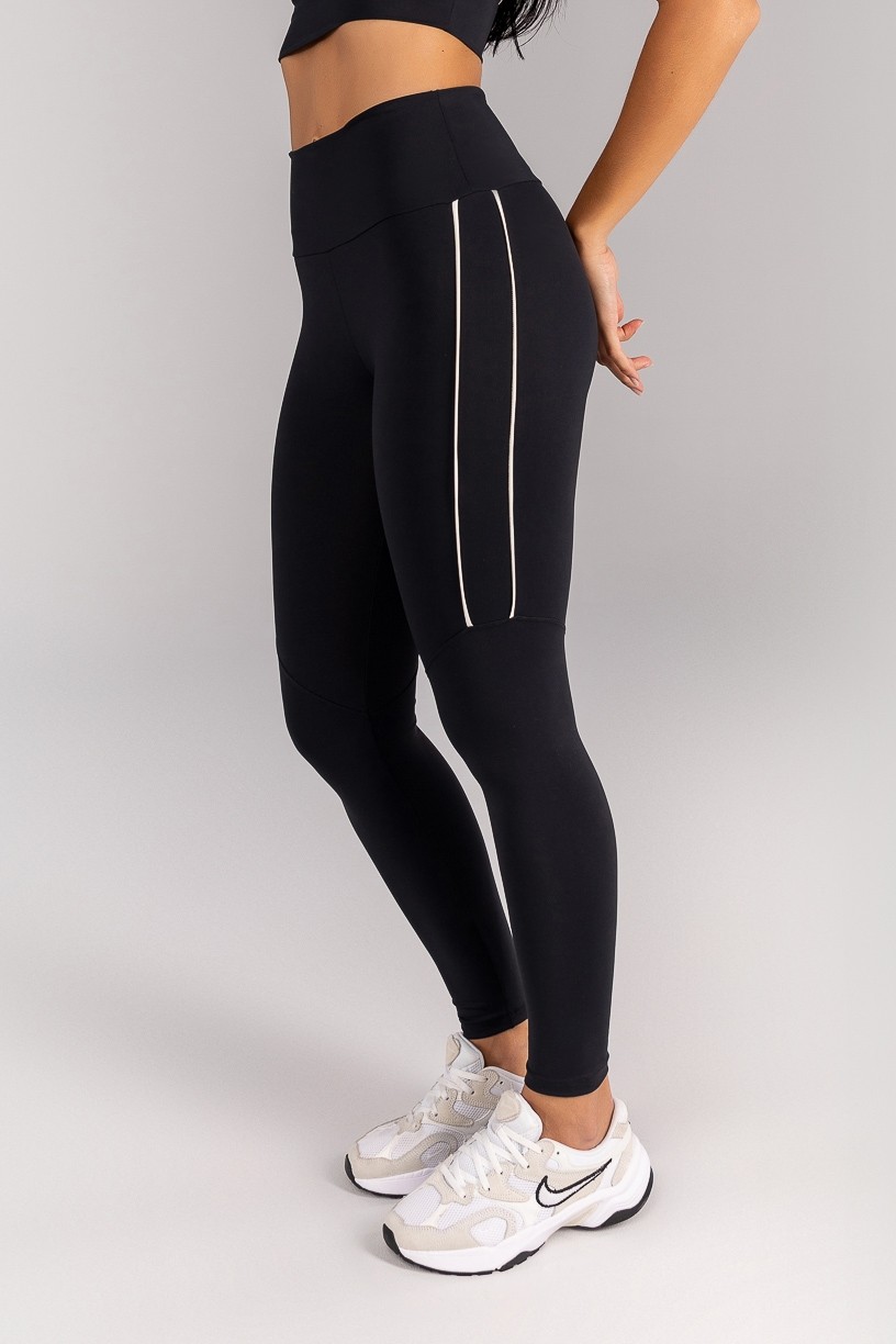 K4677-A_Calca_Legging_com_Vivos_na_Lateral_e_Recorte_Preto__Champagne__Ref:_K4677-A
