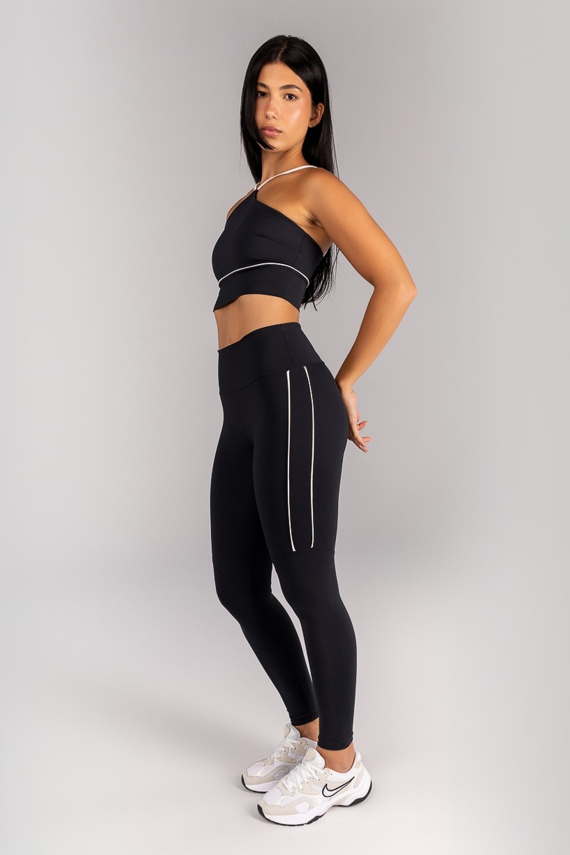 K4677-A_Calca_Legging_com_Vivos_na_Lateral_e_Recorte_Preto__Champagne__Ref:_K4677-A