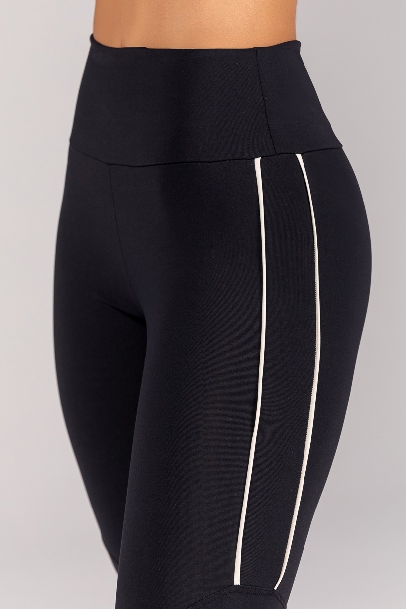 K4677-A_Calca_Legging_com_Vivos_na_Lateral_e_Recorte_Preto__Champagne__Ref:_K4677-A