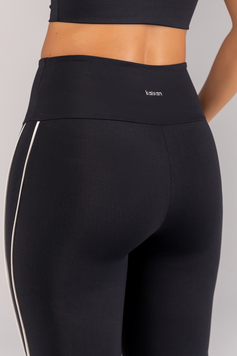 K4677-A_Calca_Legging_com_Vivos_na_Lateral_e_Recorte_Preto__Champagne__Ref:_K4677-A