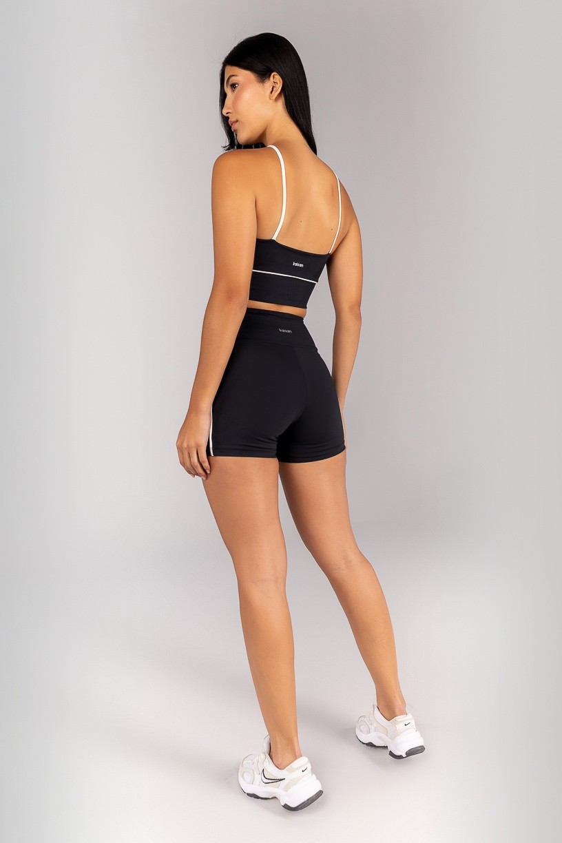K4678-A_Short_com_Vivos_na_Lateral_e_Recortes_Preto__Champagne__Ref:_K4678-A
