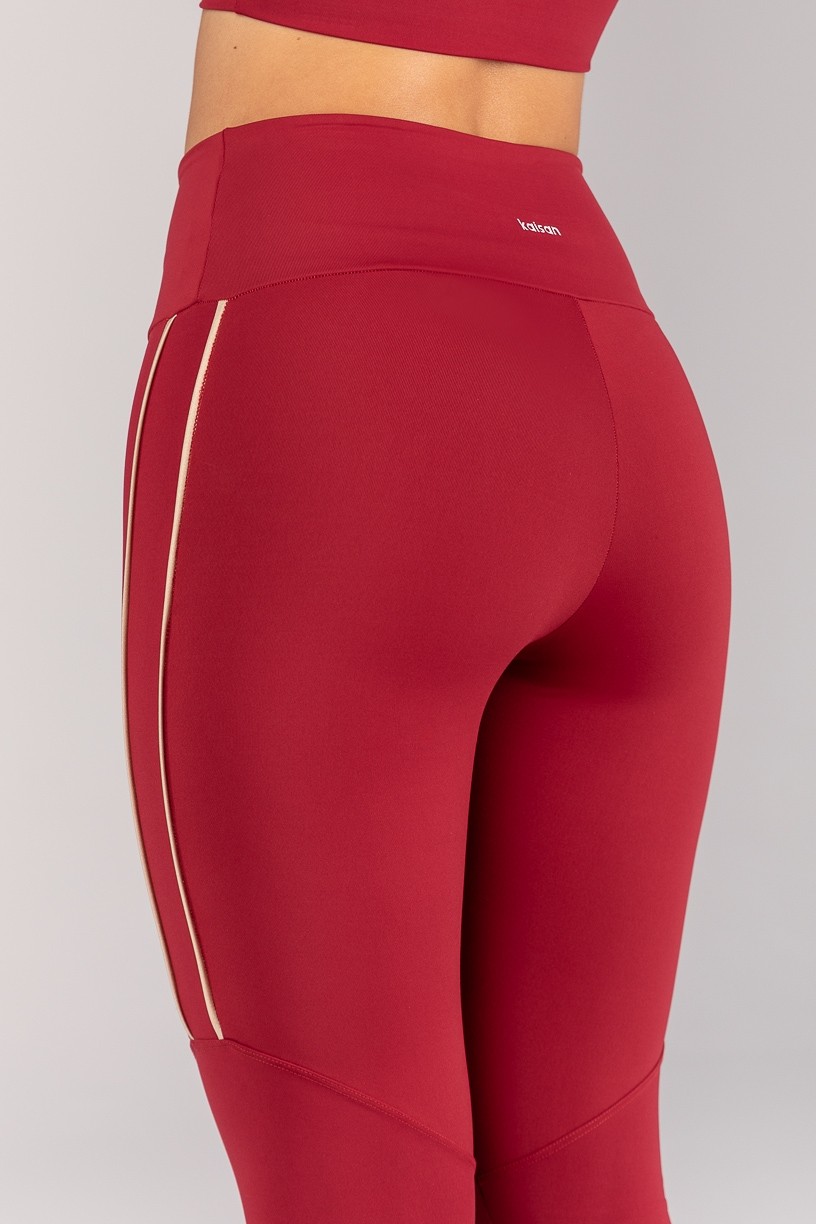K4677-C_Calca_Legging_com_Vivos_na_Lateral_e_Recorte_Vinho__Ivory__Ref:_K4677-C