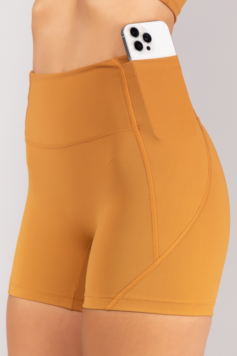 K4681-B_Short_sem_Gancho_com_Bolsos_e_Cobertura_Amendoa__Ref:_K4681-B
